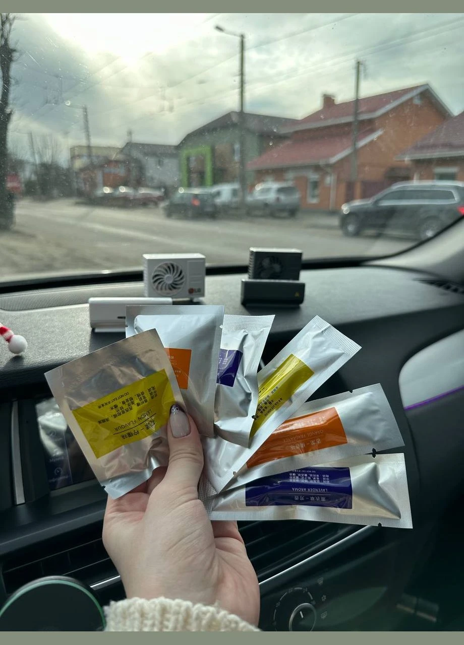 Ароматизатор кондиціонер на панель та в дефлектор, білий Sakura (330127222)