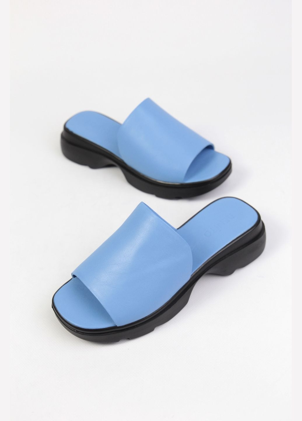 Голубые шлепанци Benito