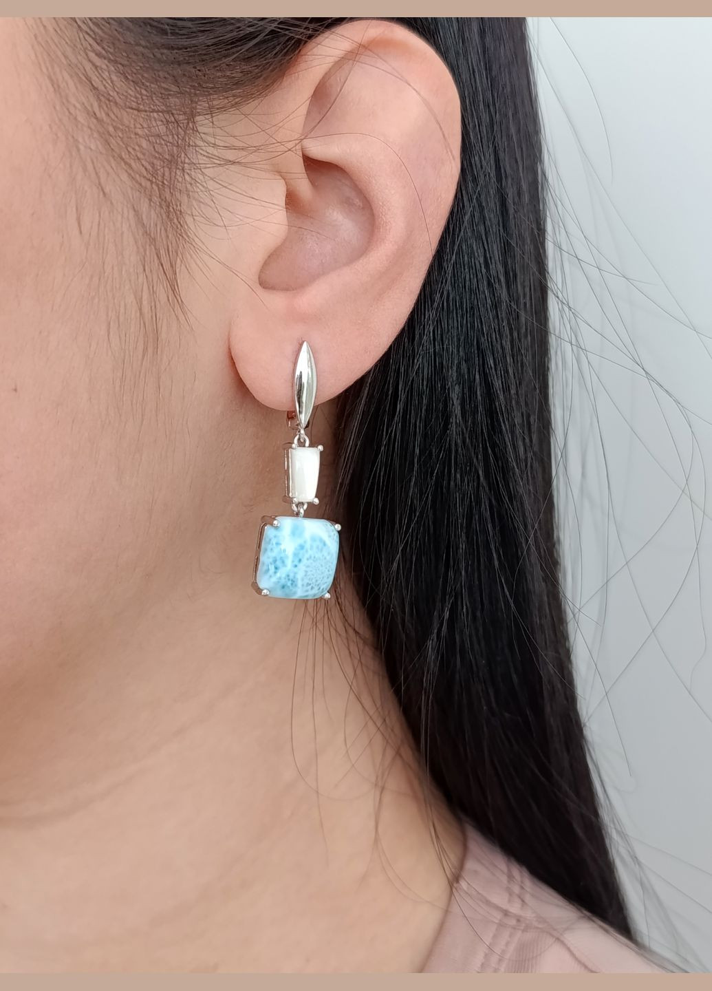 Серебряные серьги с ларимаром и перламутром Е0056G No Brand Сережки (338624536)
