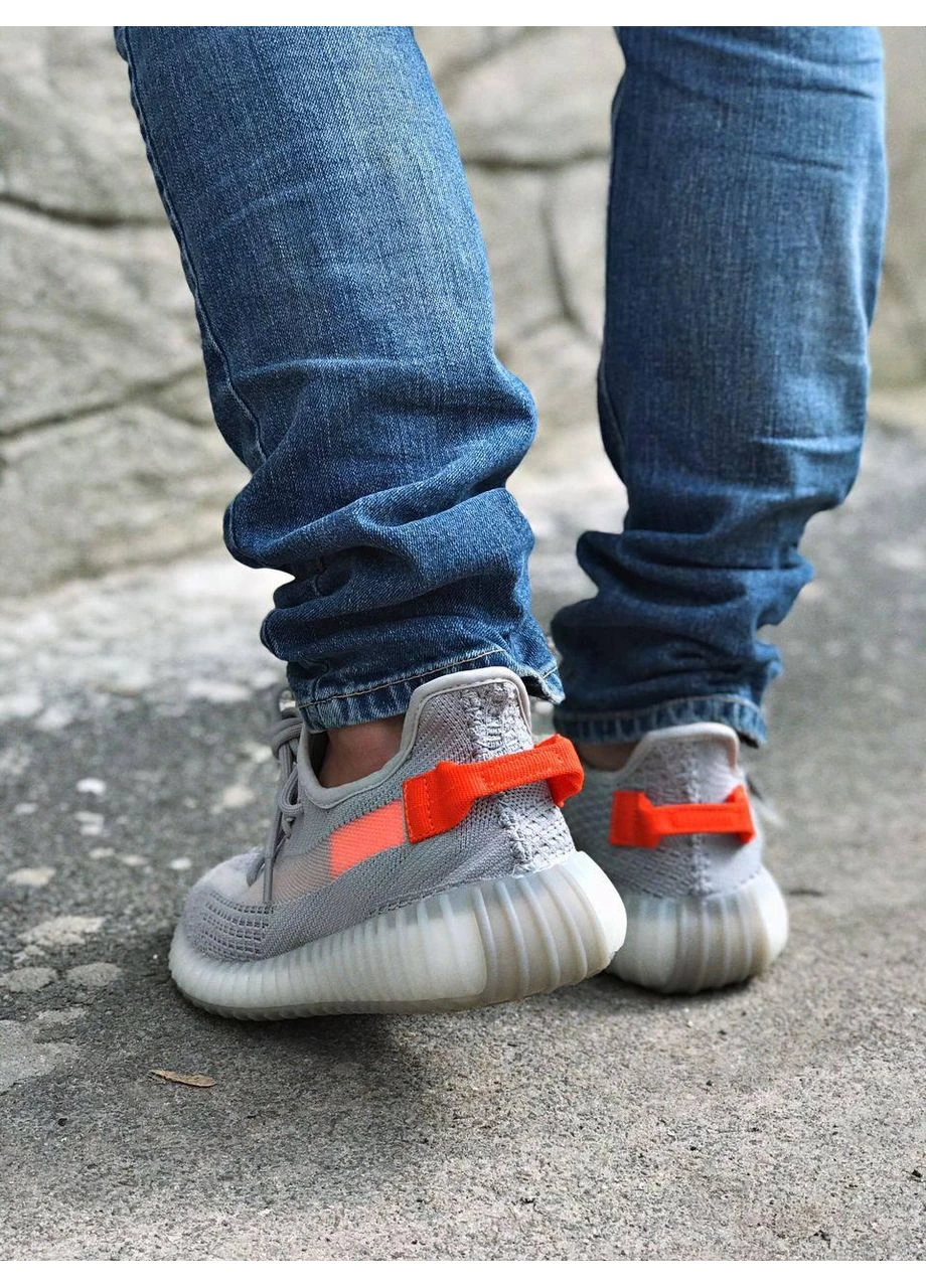 Цветные летние кроссовки adidas yeezy boost 350 v2 tail light адидас изи буст No Brand