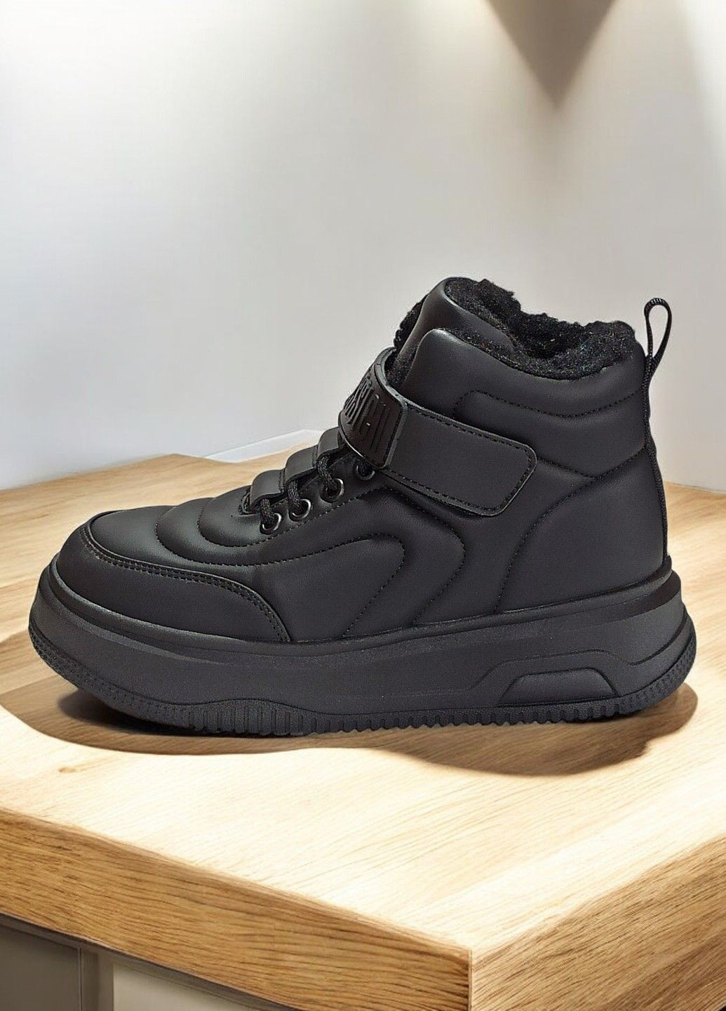 Зимові черевики хайтопи утеплені на овчині для хлопчика підлітка на липучках ТОМ М 11204А чорні Tom.M (303403567)
