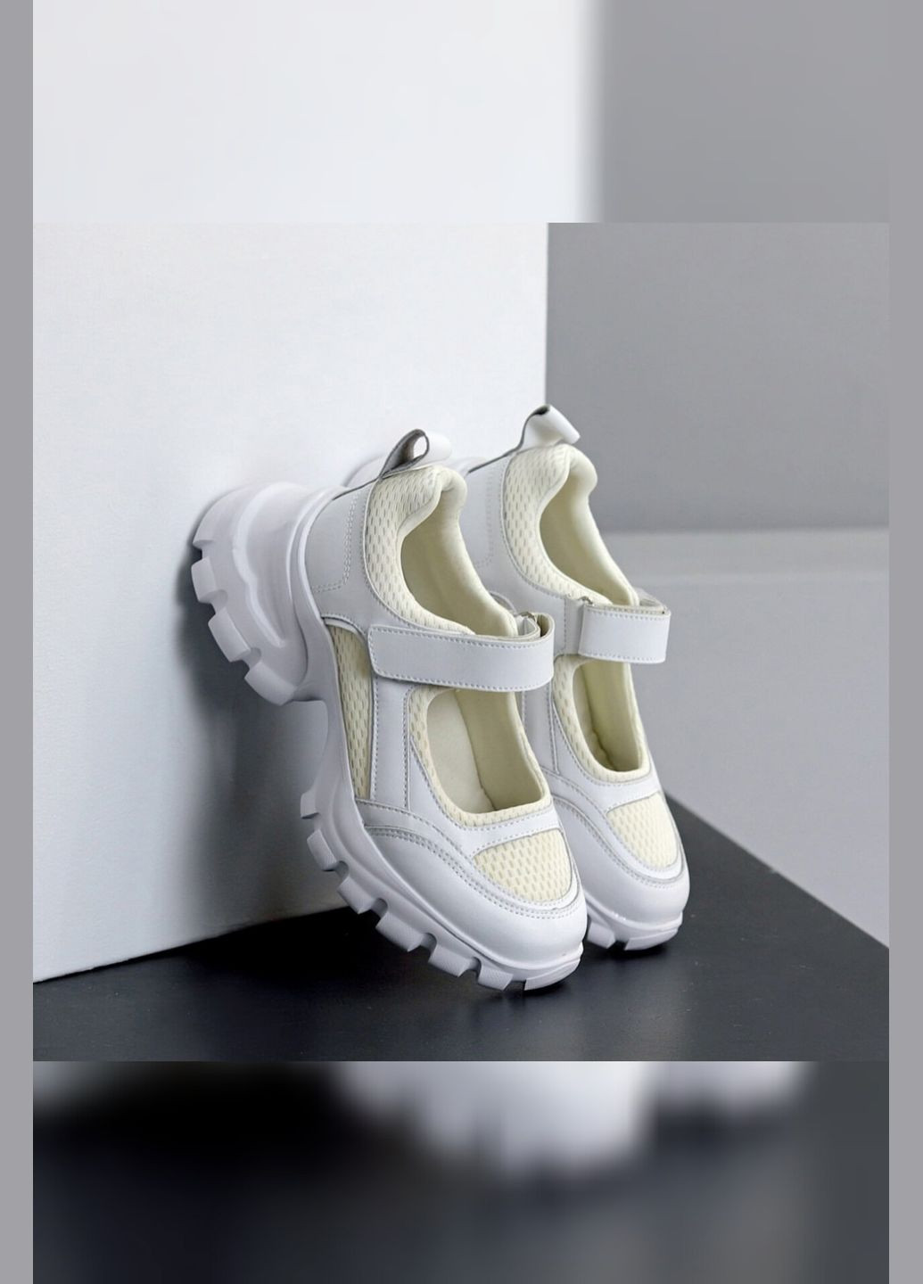 Кросівки білі жіночі шкіряні на липучці легкі дихаючі з сіткою зручні стильні Viki кросівки білі літо (338370404)