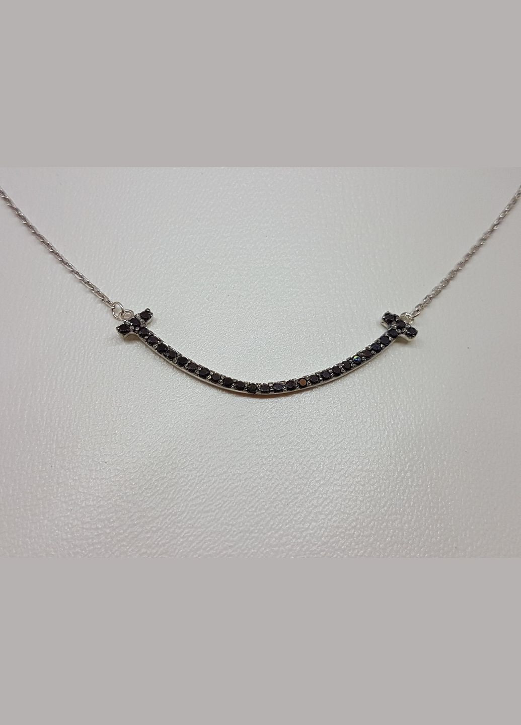 Серебряное колье с фианитами. 908-01011 Черный Qvaliz (317414487)