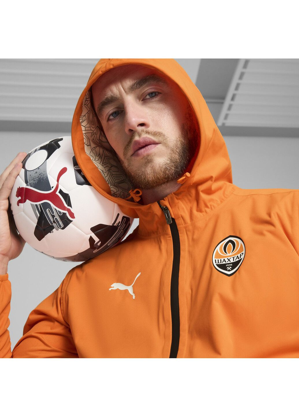 Оранжевая демисезонная куртка fc shakhtar donetsk training rain jacket men Puma