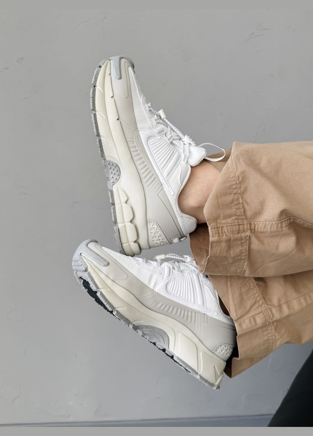 Кроссовки женские и мужские NIke Vomero Roam White Beige | Найк Вомеро Роам белые No Brand белые демисезоны (340402015)