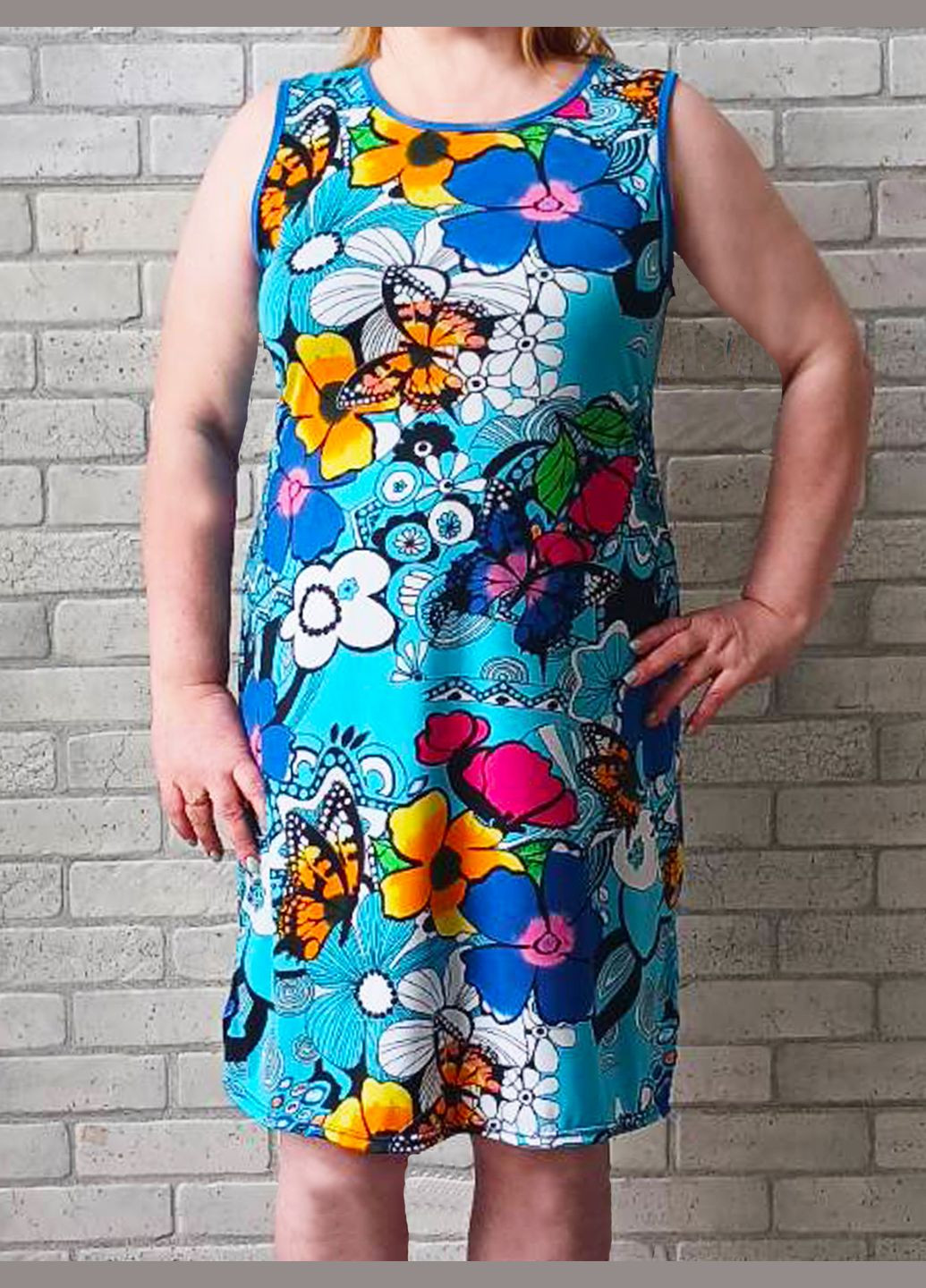 Голубое повседневный летнее женское платье свободного кроя, сарафан на широких бретелях, (норма батал) ткань холодок масло, голубое No Brand с цветочным принтом