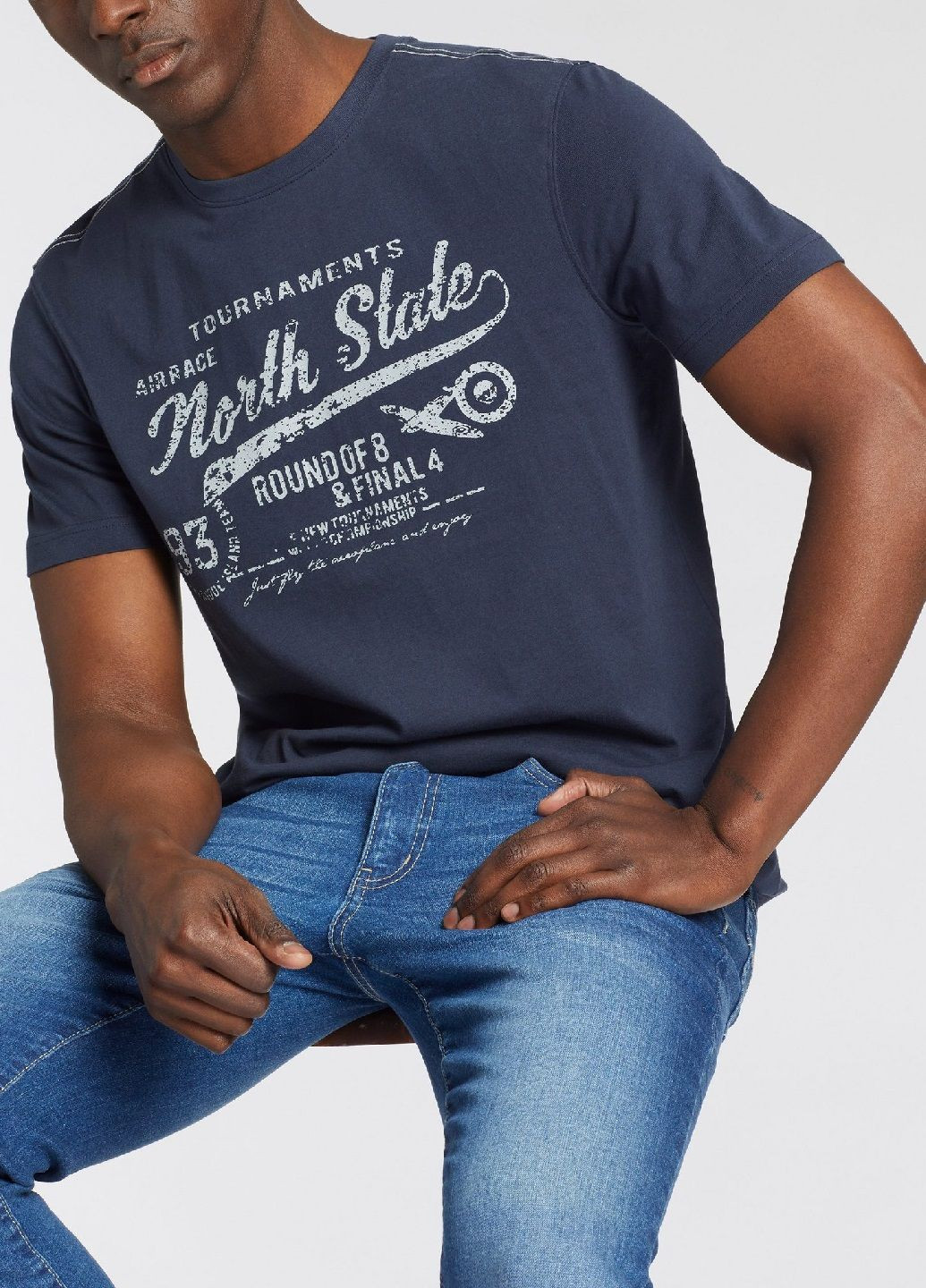 Темно-синя футболка Man's World