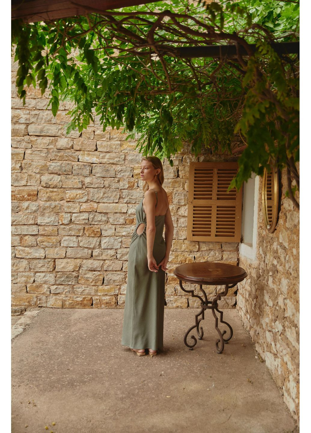 Фісташкова сукня льон "з вирізом на талії" сукня-комбінація Merge