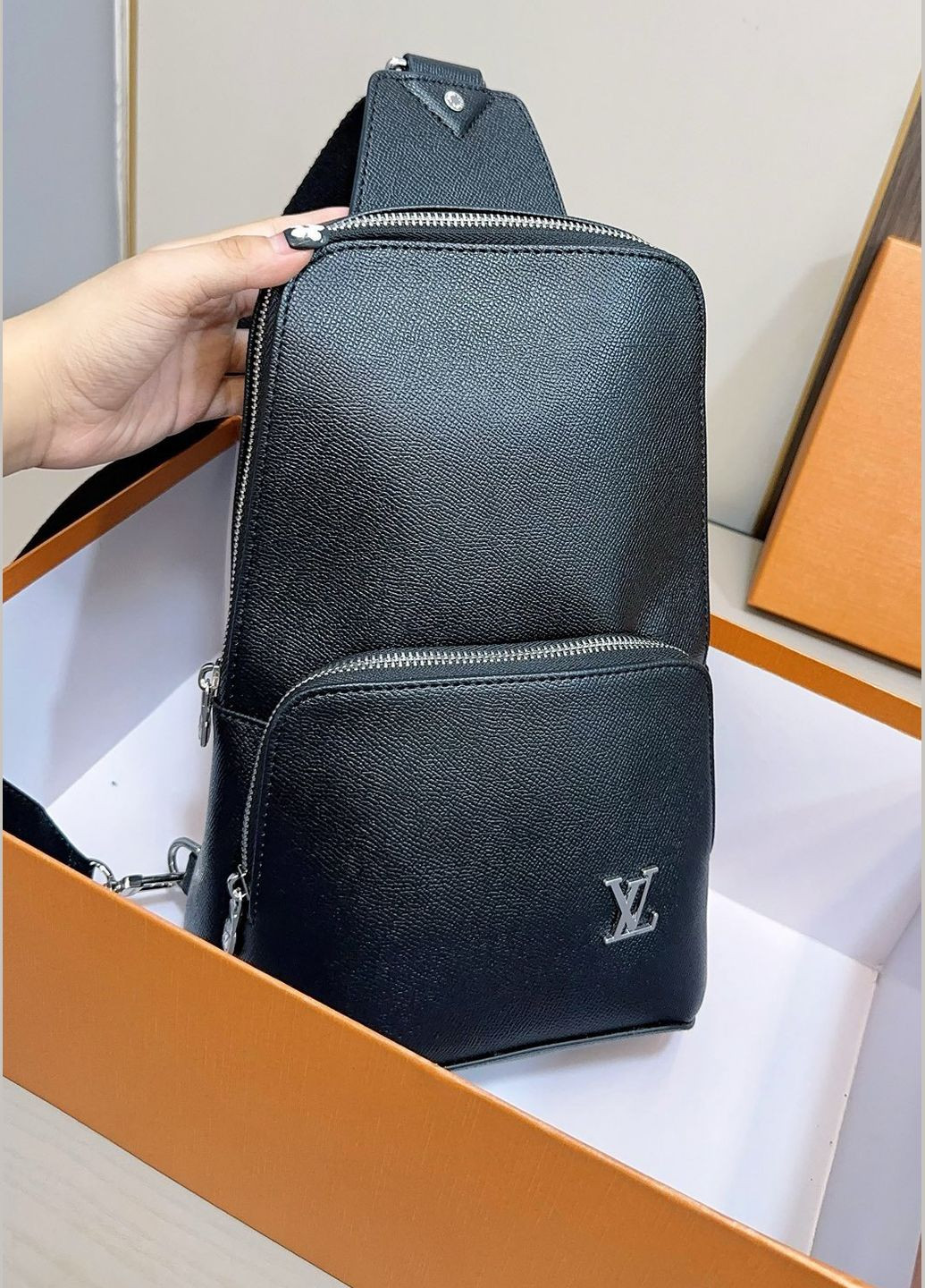 Чоловіча нагрудна сумка Louis Vuitton чорна No Brand (305849047)