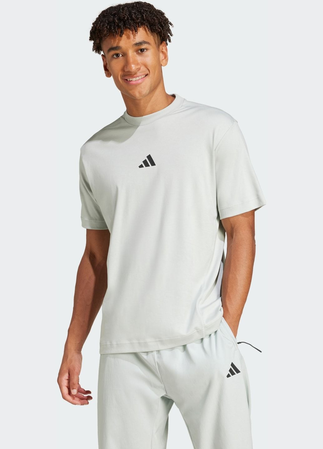 Серая футболка city escape adidas