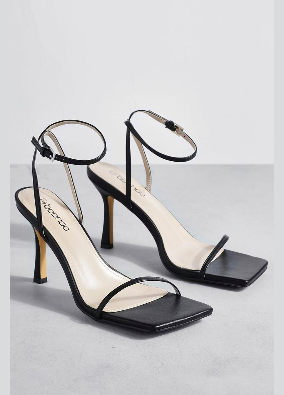 Черные босоножки на каблуке Boohoo