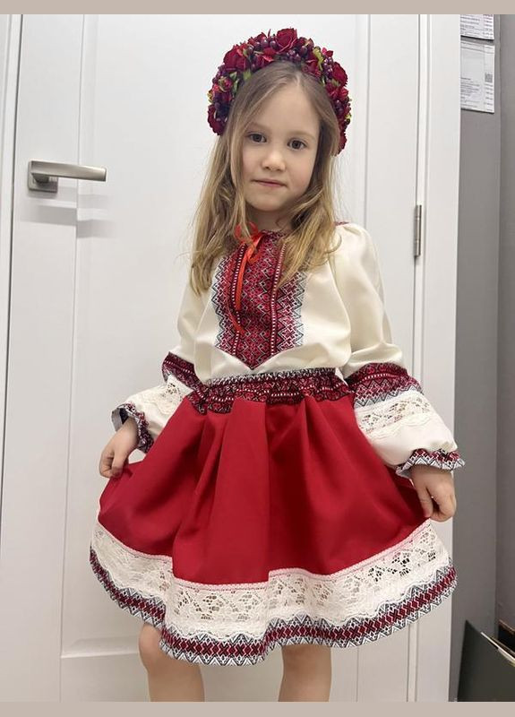 Белая костюм вышиванка для девочки классический молочный с красным. (359472840)