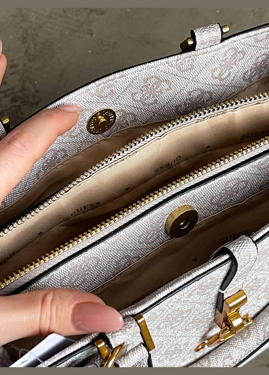 Сумка в пудровому кольорі Гесс джеймс medium No Brand (318652847)