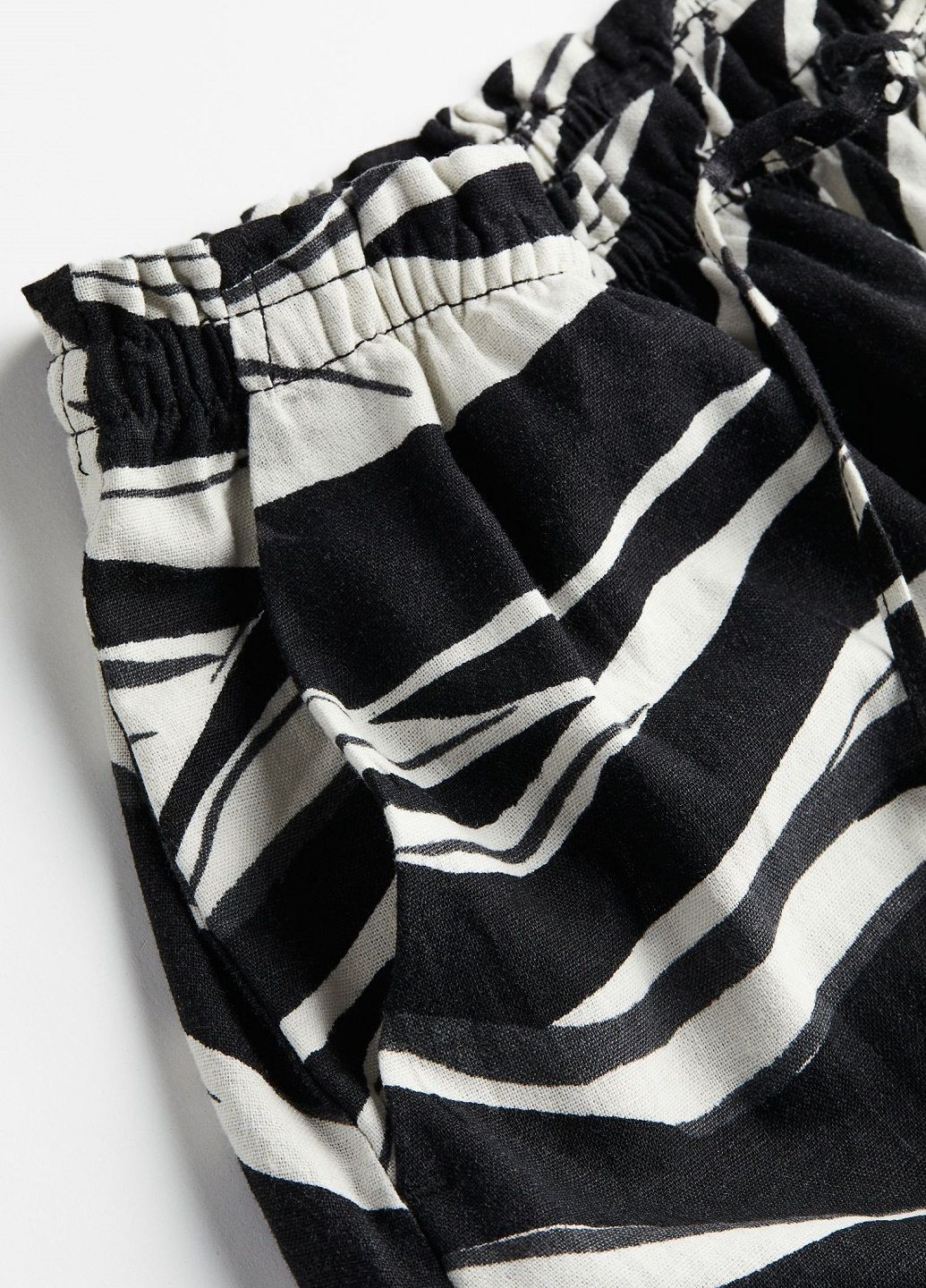 Черная кэжуал с абстрактным узором юбка H&M