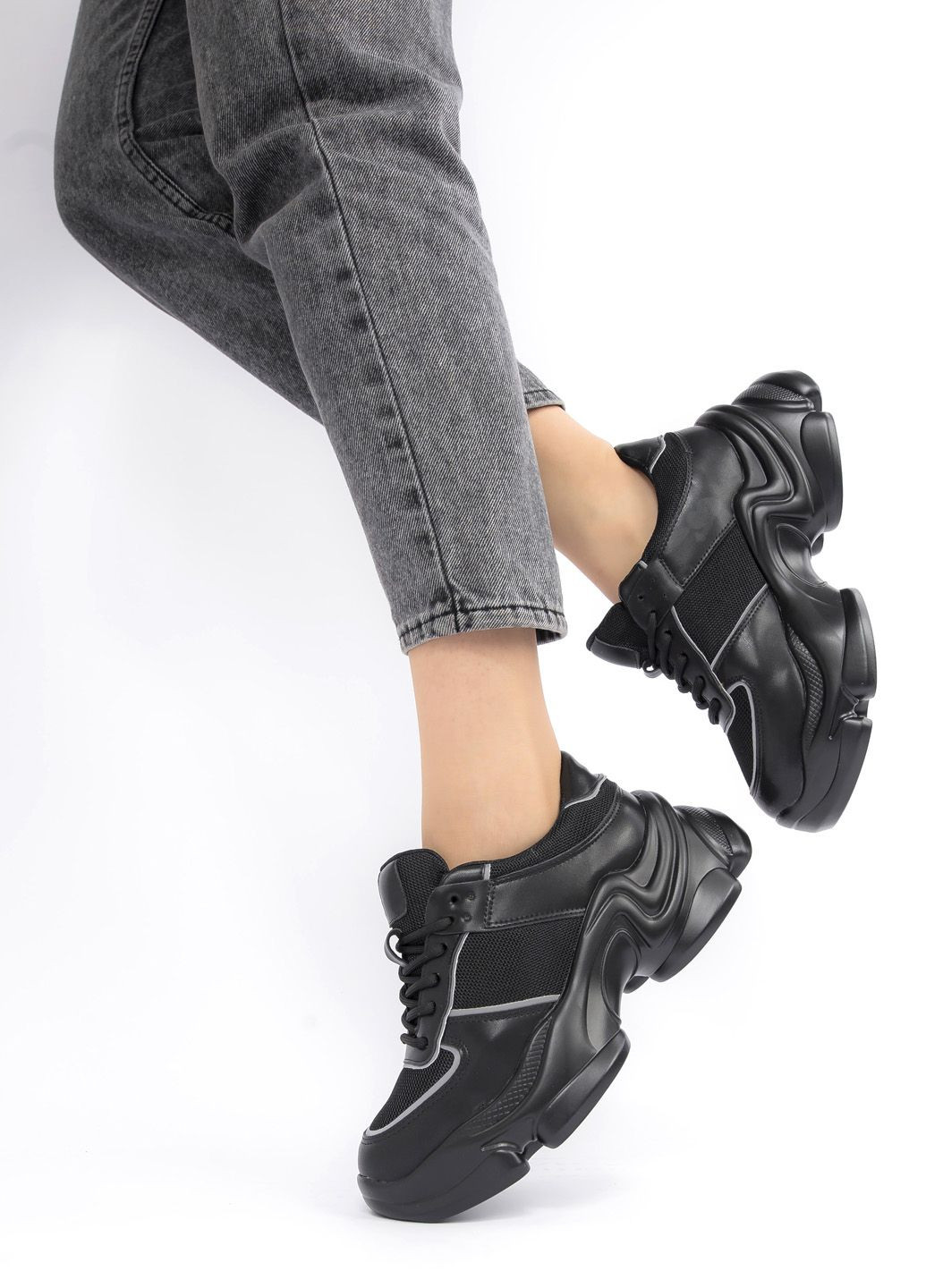Черные демисезонные кроссовки женские Fashion