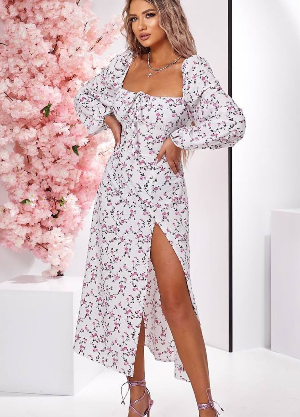 Розовое повседневный платье меди в цветочный принт с открытыми плечами Tik-Tak с цветочным принтом