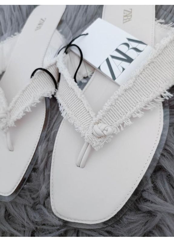 Бежевые шлепанцы на низком ходу с бахромой Zara