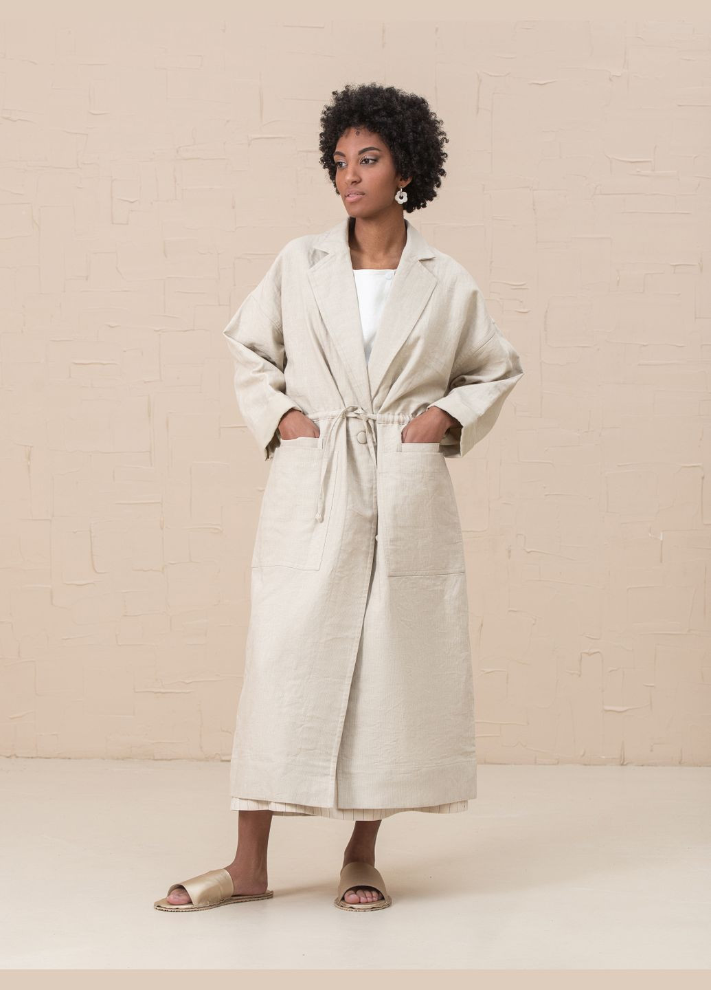 Бежевое демисезонное Льняное пальто с регулируемой талией оверсайз HankaKohana