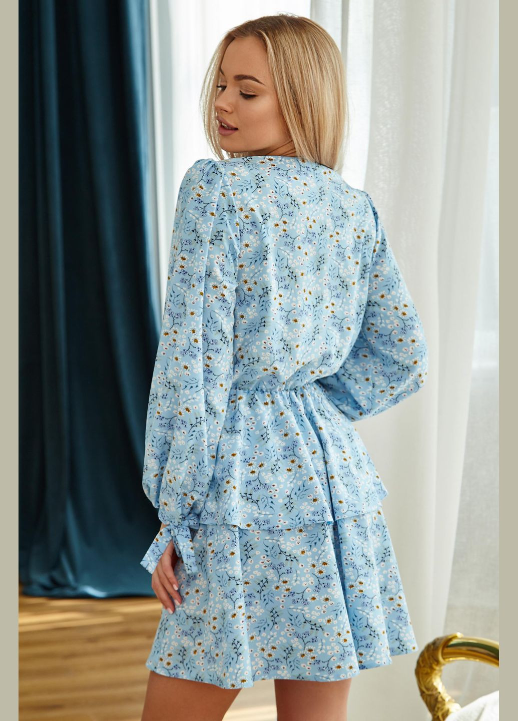 Голубое повседневный платье на запах Liton с цветочным принтом