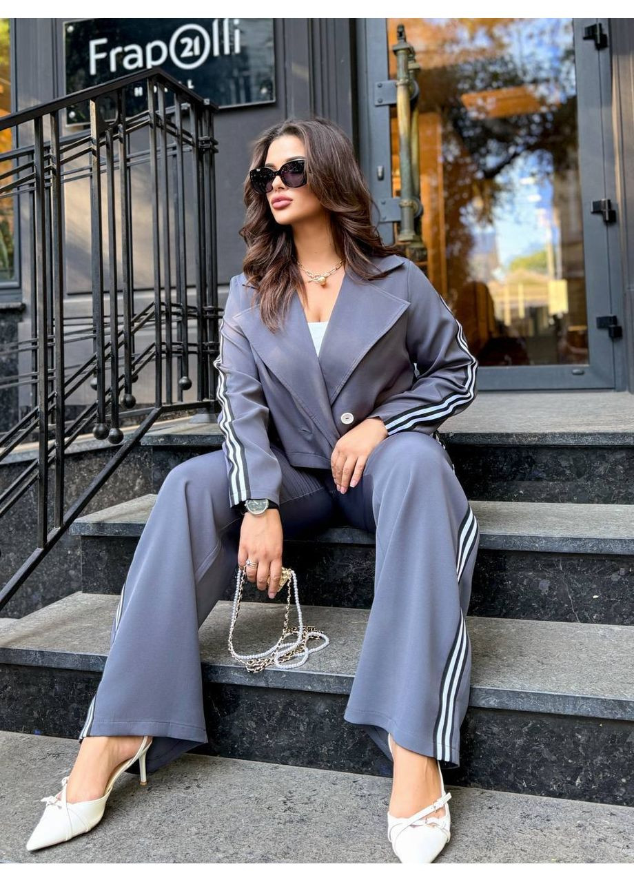 Жіночий костюм з піджаком та брюками з лампасами Україна (361856563)