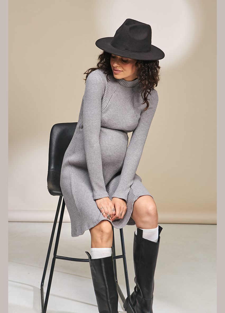 Сіра трикотажна сукня для вагітних та годуючих в рубчик сірого кольору Юла мама