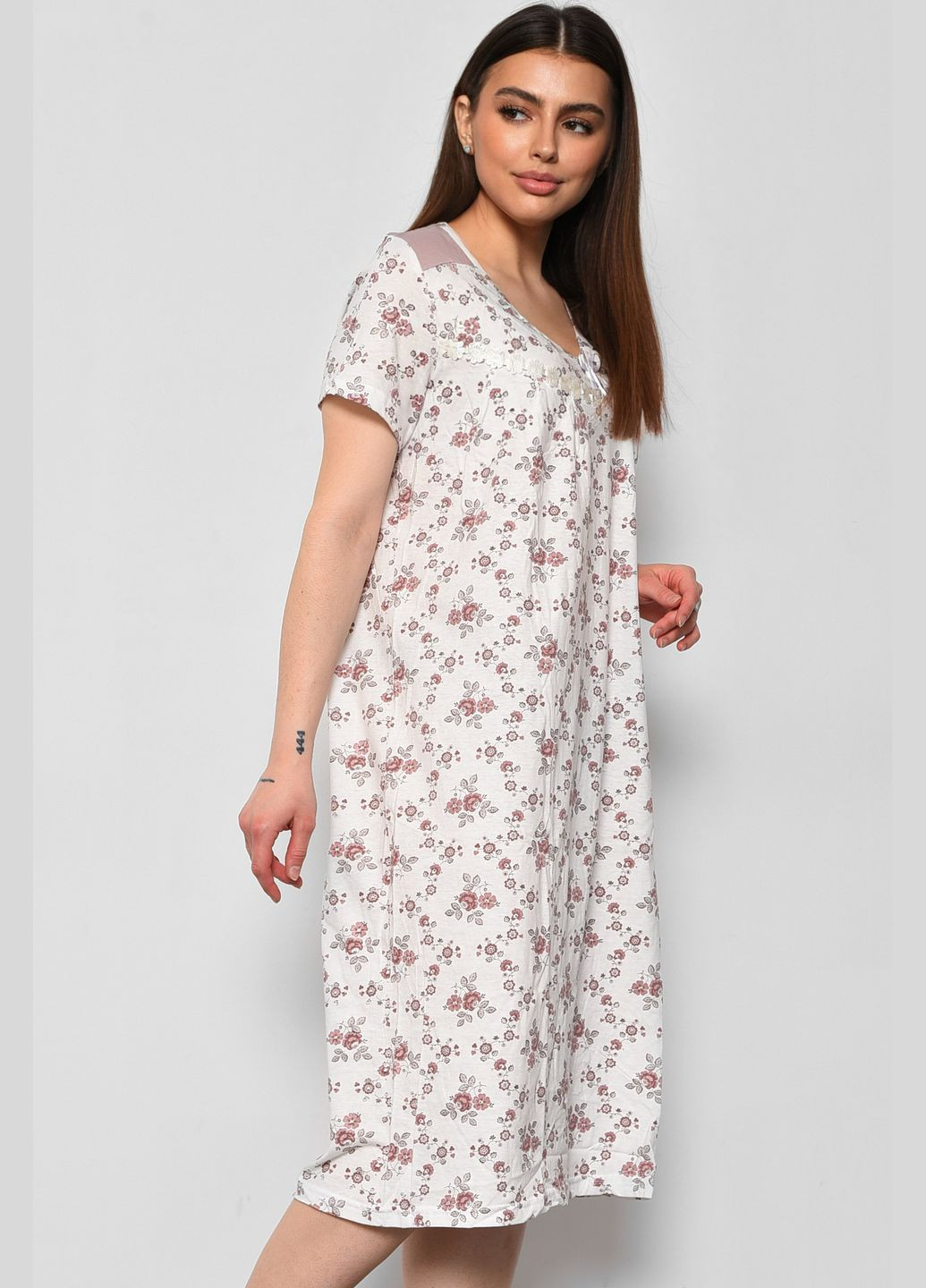 Нічна сорочка жіноча батальна білого кольору з квітковим принтом Let's Shop (289456828)