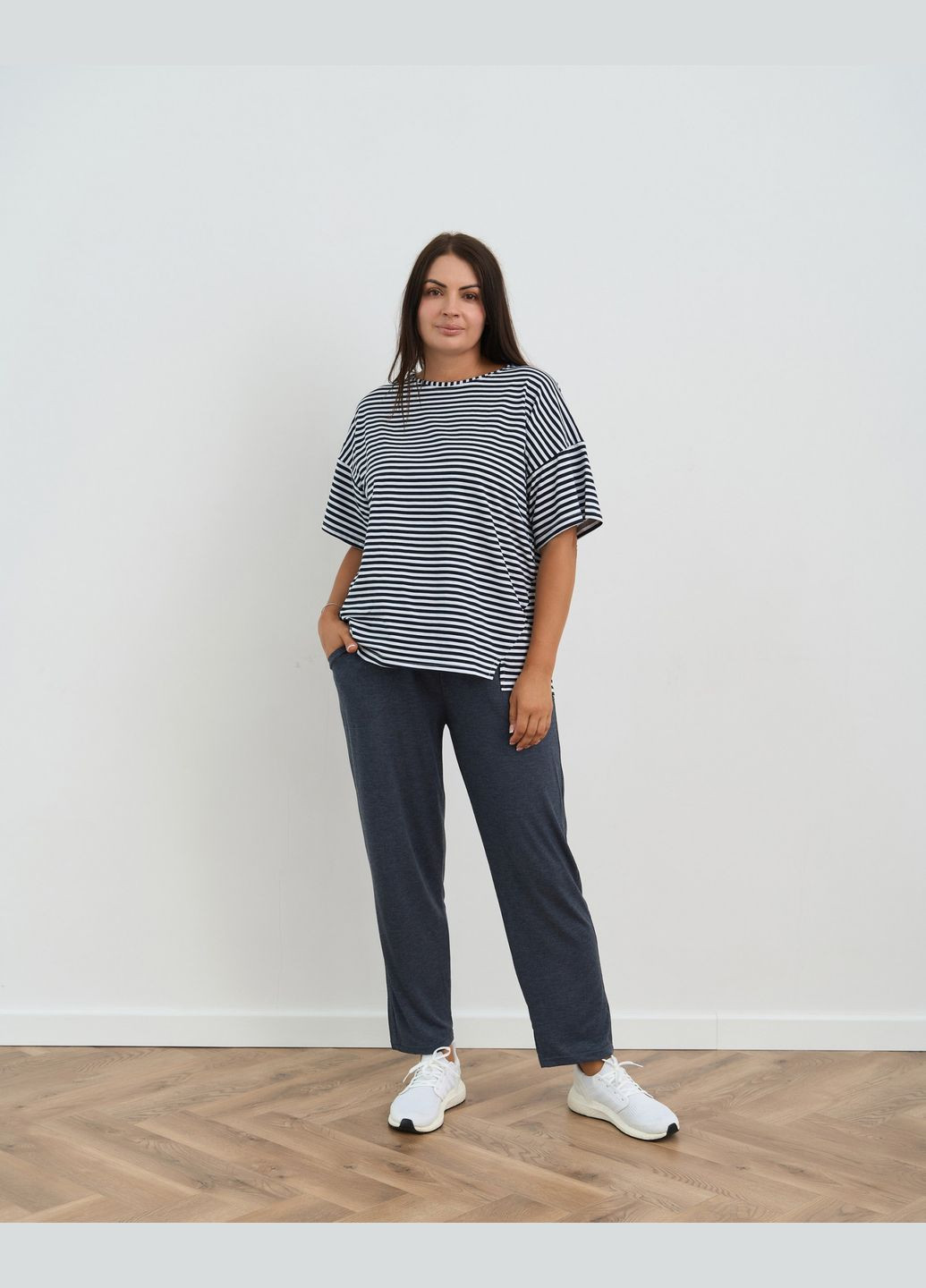 Темно-синя всесезон піжама жіноча футболка зі штанами смужка розмір 2xl, 3xl, 4xl, 5xl футболка + штани Nicoletta Піжама
