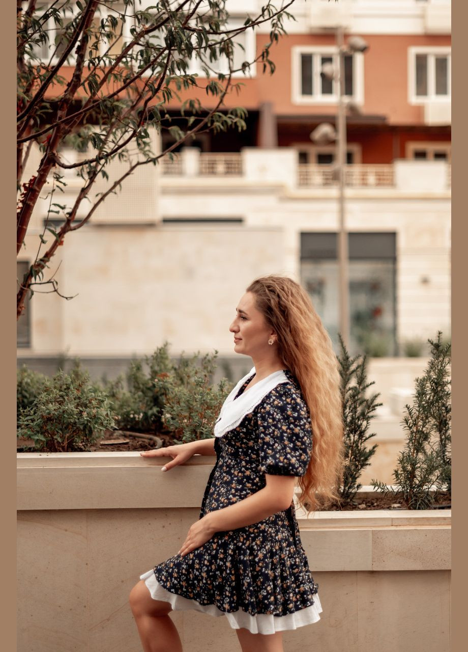 Темно-синее коктейльное легкое женское платье в принт с нежной отделкой клеш V.O.G. с цветочным принтом