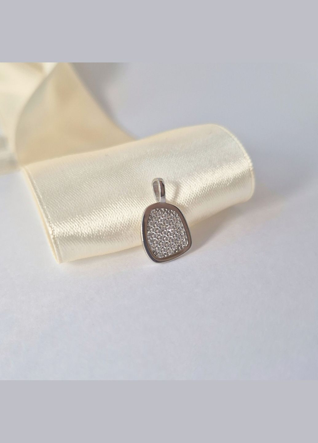 Срібна підвіска з Білими каменями Срібло 925 проби Родоване 1610п 0.96г No Brand (322773864)