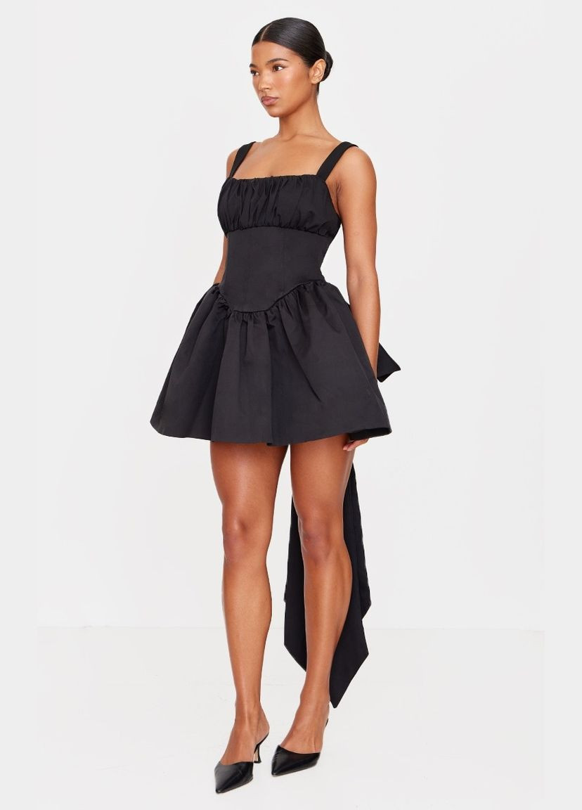 Черное платье PrettyLittleThing