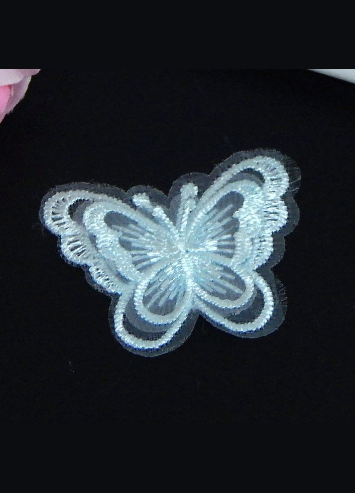 Аппликация Бабочка двухслойная, органза с вышивкой, 5х4 см, голубая No Brand (341730843)