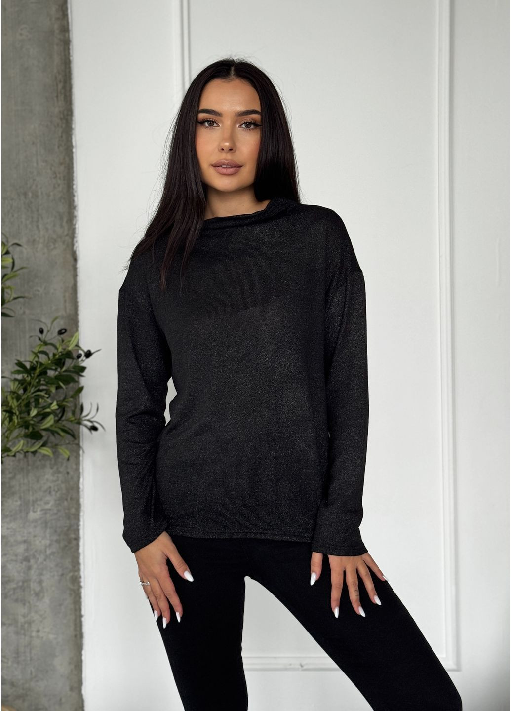 Стильний чорний гольф з делікатним люрексовим напиленням INNOE Гольф (370079611)