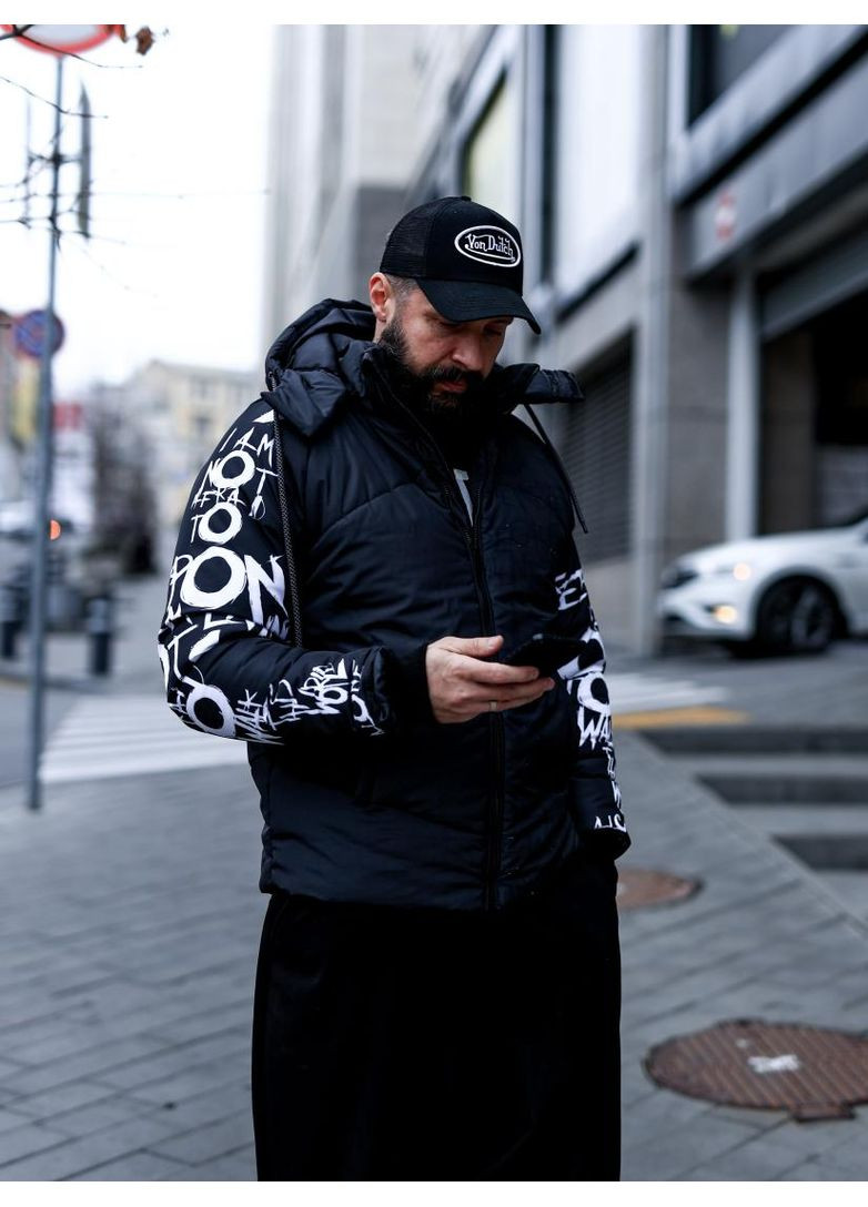 Комбинированная демисезонная куртка зимняя со съемным капюшоном мужская стильная с принтом No Brand