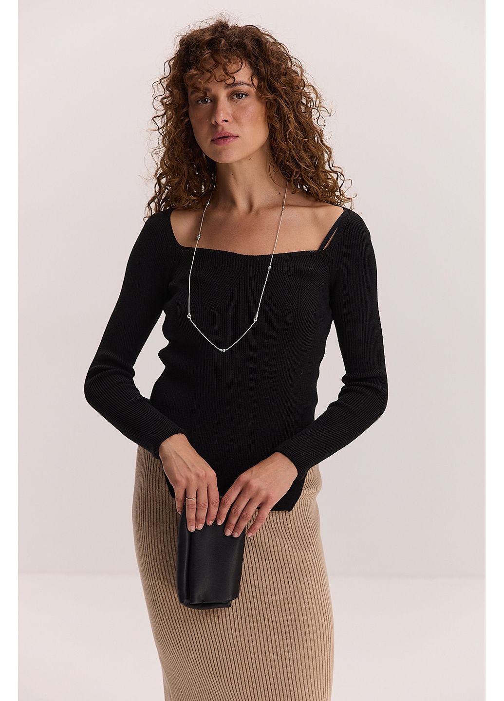 Жіноча в'язана оливкова кофта з розрізами внизу Arjen (353305943)