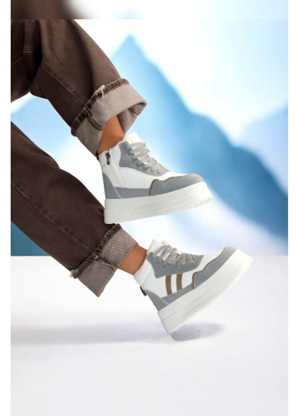 Жіночі зимові високі кросівки білі з сірими вставками теплі хайтопи з хутром на товстій підошві на блискавці Viki Хайтопи білі зими (370547136)