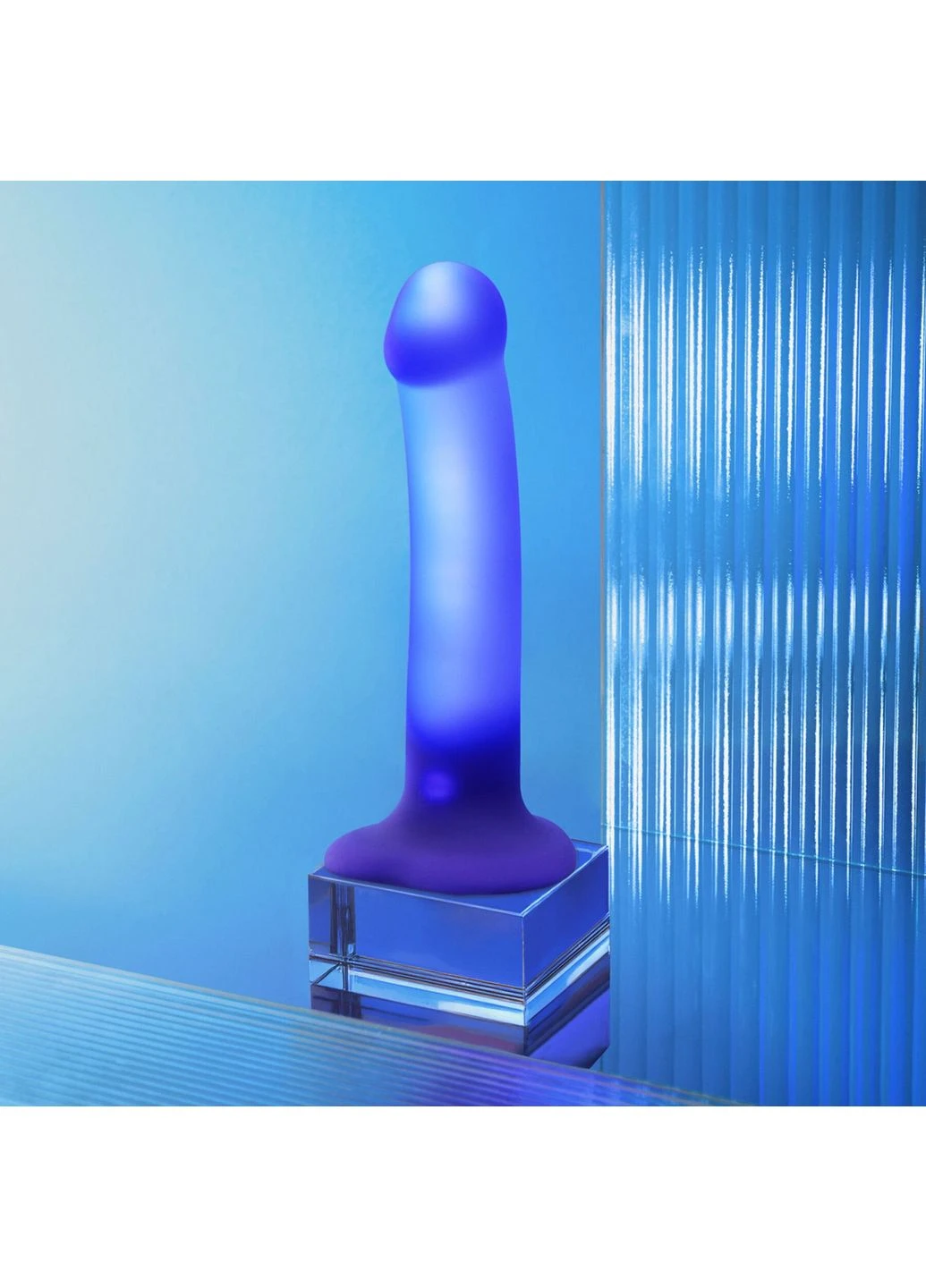 Светящийся дилдо Glow-LED Dildo Purple - M - CherryLove Strap-On-Me (366962602)