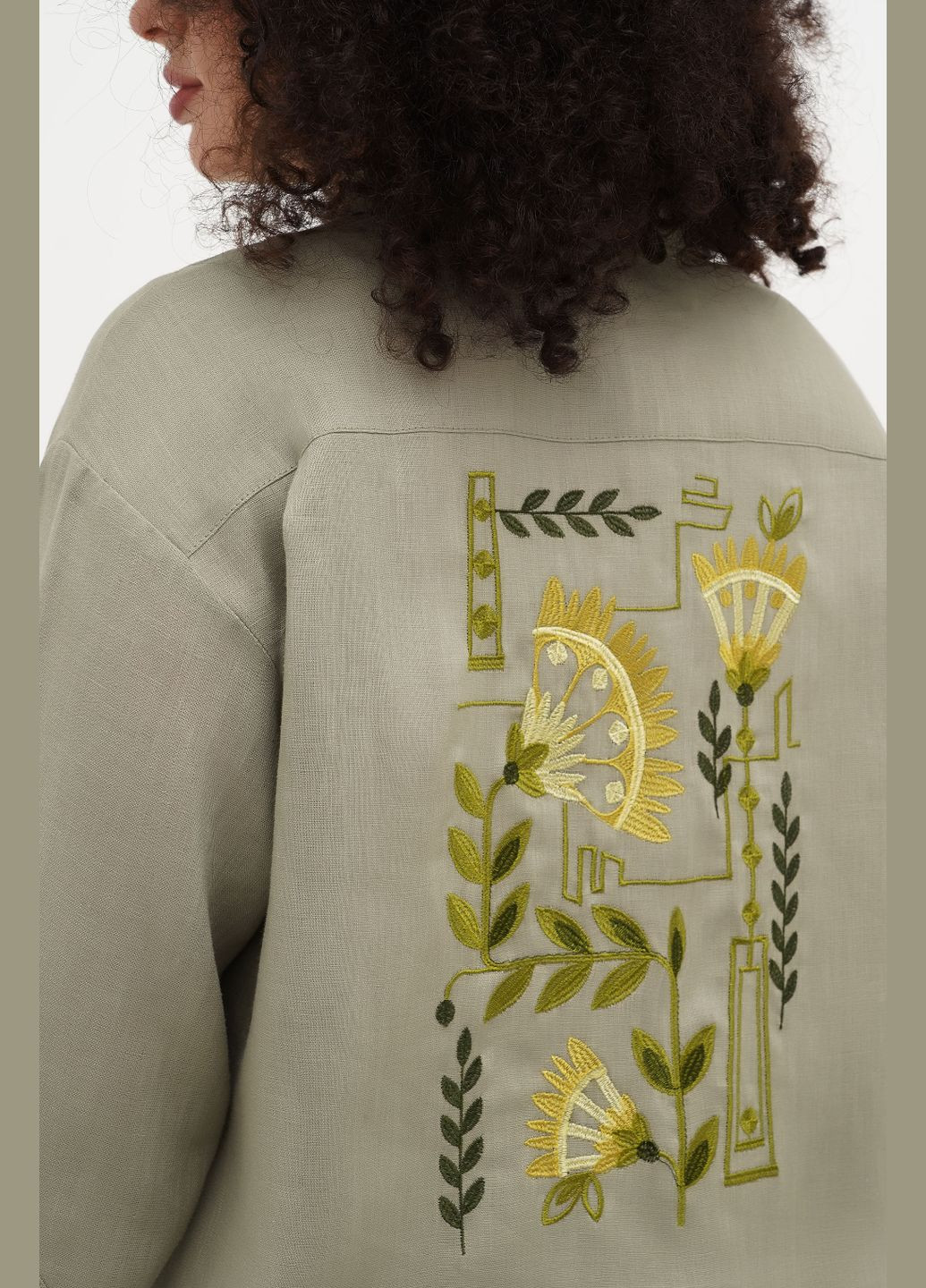Хакі жіноча блуза-сорочка вишиванка з льону з квітковою вишивкою на спині на ґудзиках айстра., р., код 9441/52/101 ГАЛЕРЕЯ ЛЬОНУ