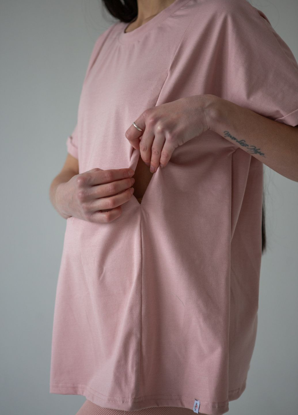 Пудровая всесезон футболка для беременных оверсайз с коротким рукавом HN