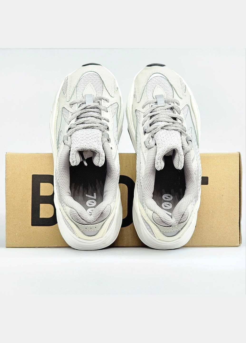 Кроссовки женские и мужские Adidas Yeezy 700 v2 Static beige | Адидас Изи 700 в2 бежевые No Brand бежевые демисезоны (307397807)