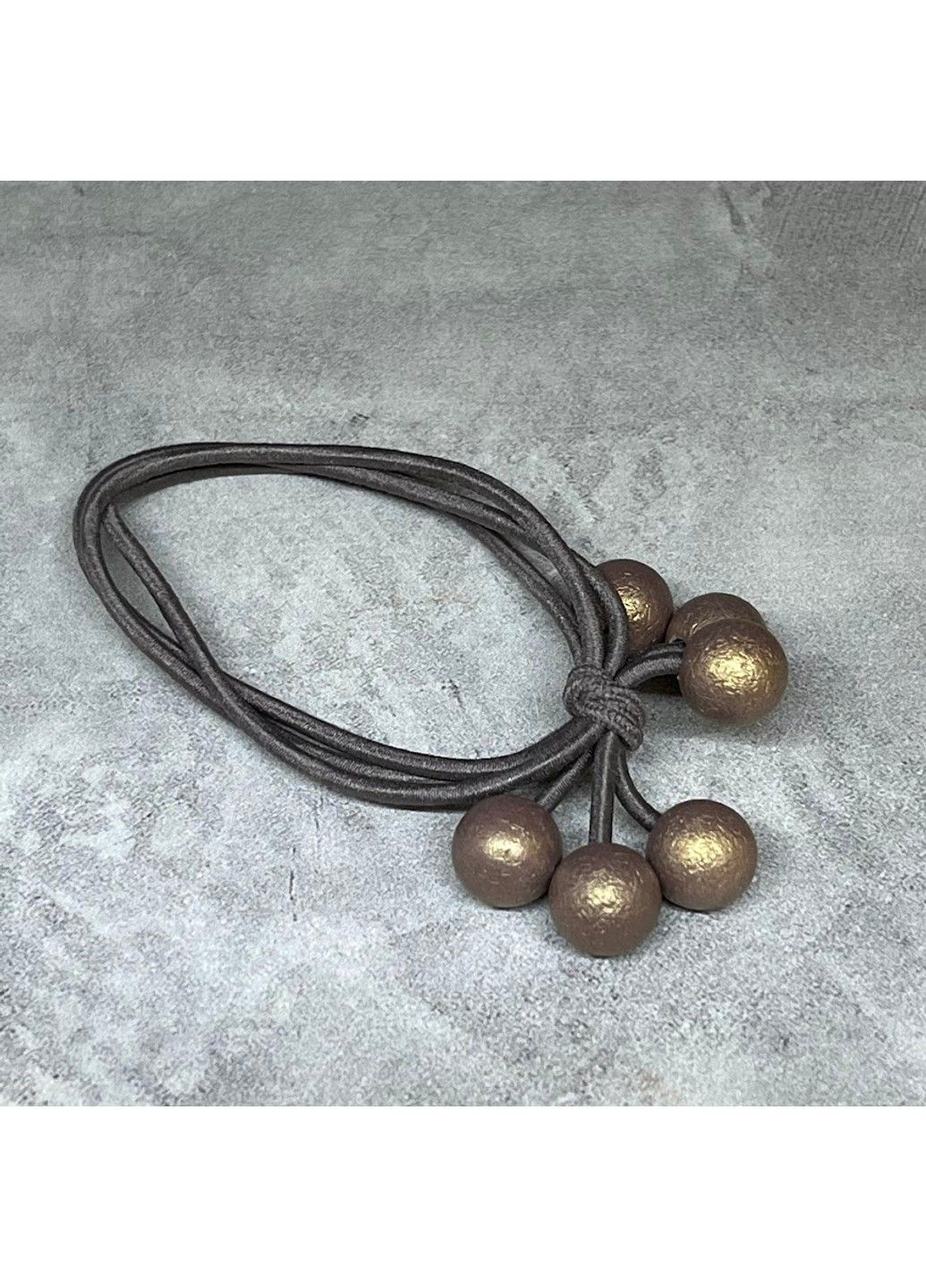 Резинка для волос-тройная с бусинами, арт 015205, 1 шт No Brand (322640808)