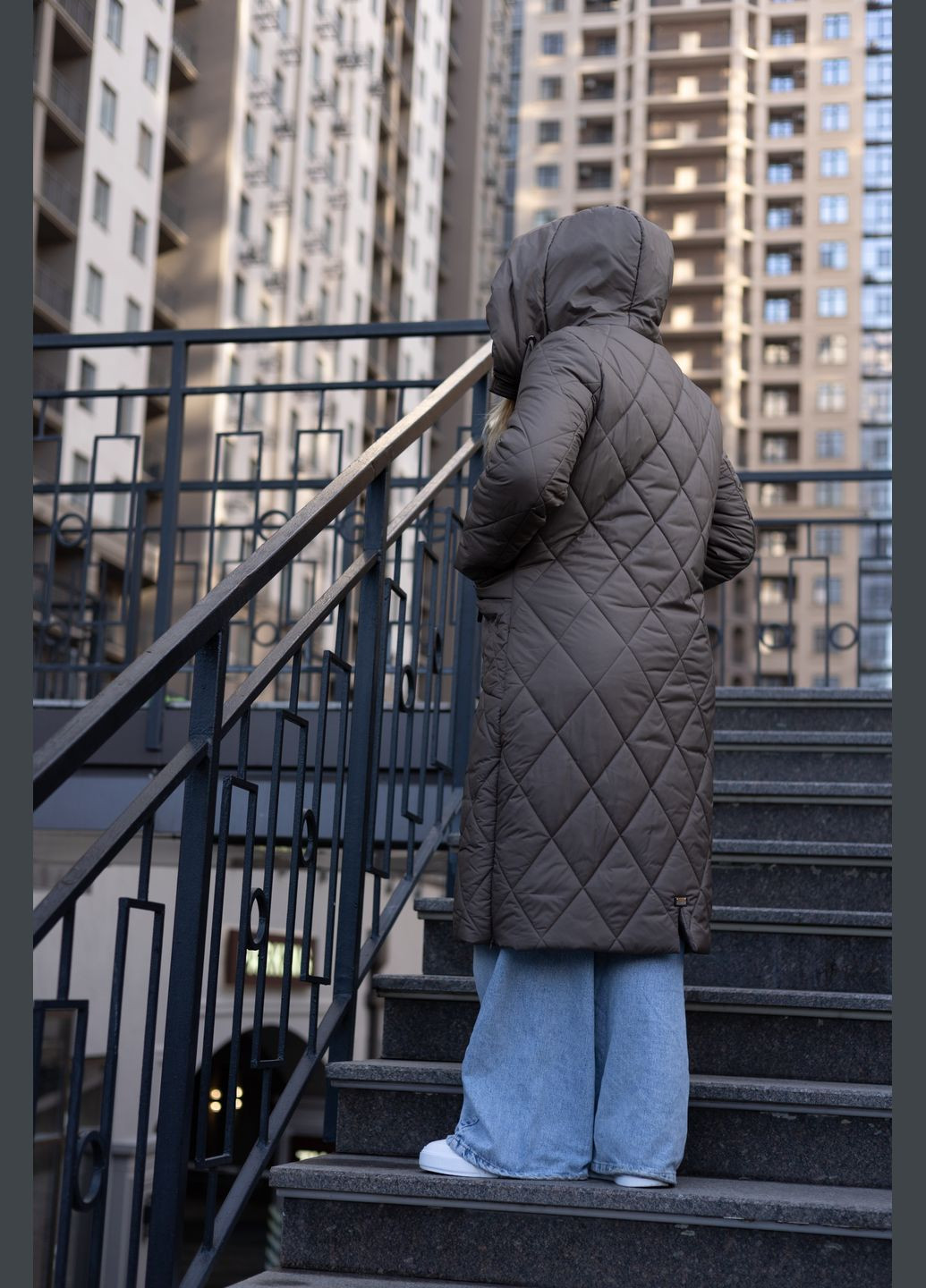 Оливковое зимнее Женское зимнее длинное пальто больших размеров 502852 Delfy