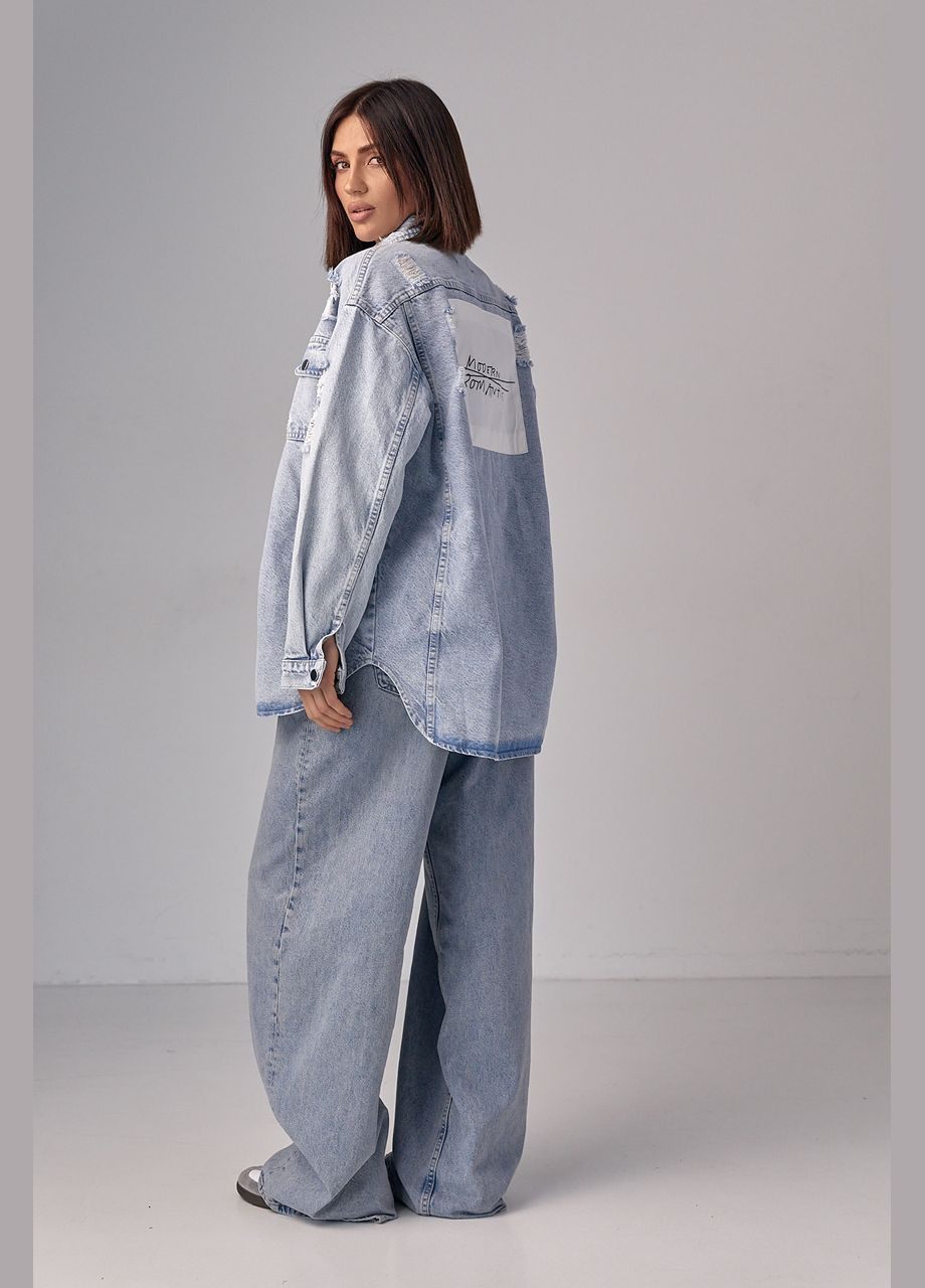 Голубая демисезонная женская джинсовая рубашка с рваным декором Lurex
