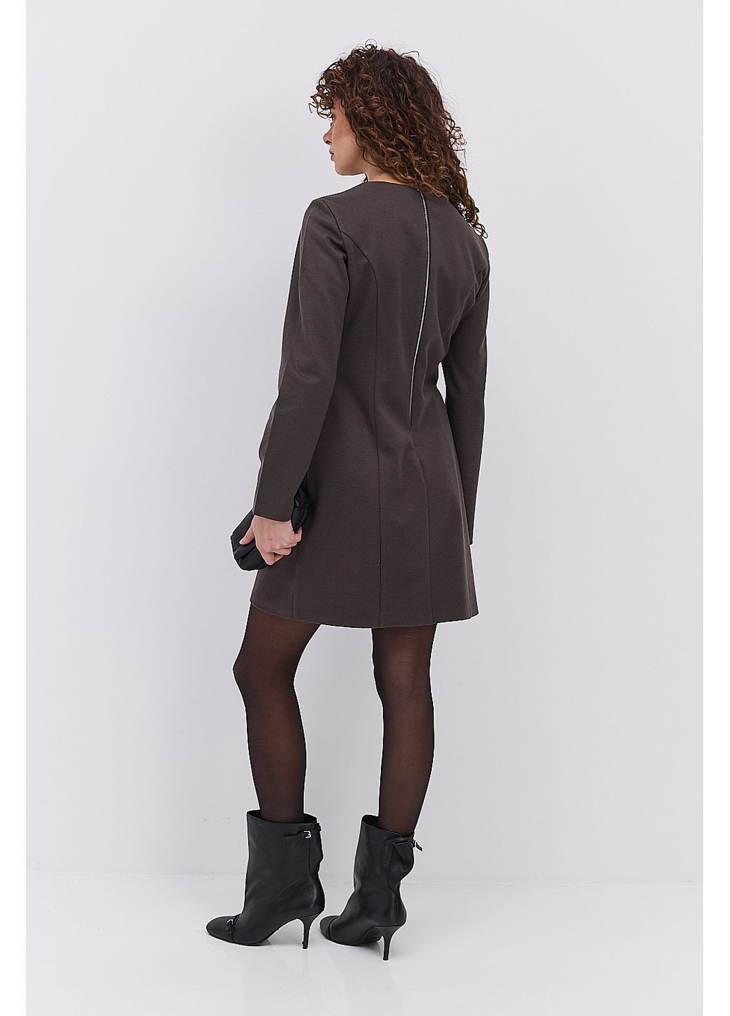 Кофейное короткое зимнее платье черное с рельефными швами Arjen