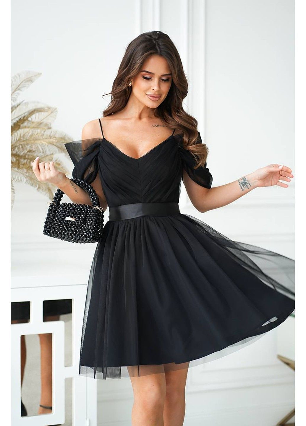 Черное коктейльное платье с драпировкой из сетки и фатиновым подюбником черный No Brand