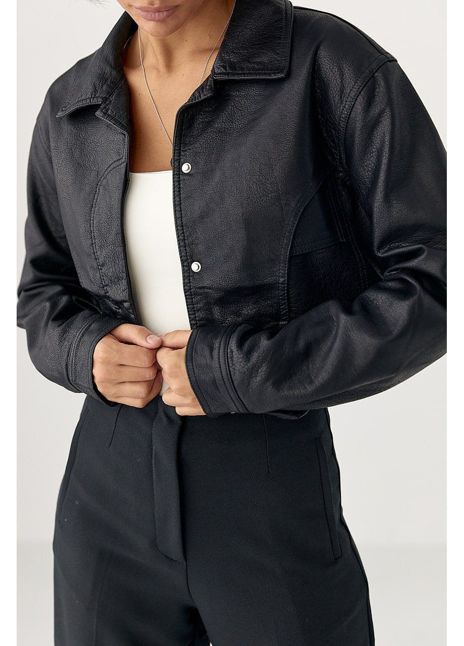 Черная демисезонная короткая куртка из кожзама косуха Lurex