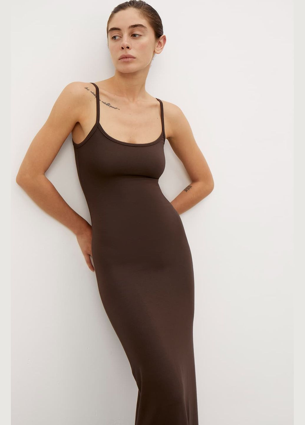 Темно-коричневое платье приталенное макси l base серый 621 Papaya