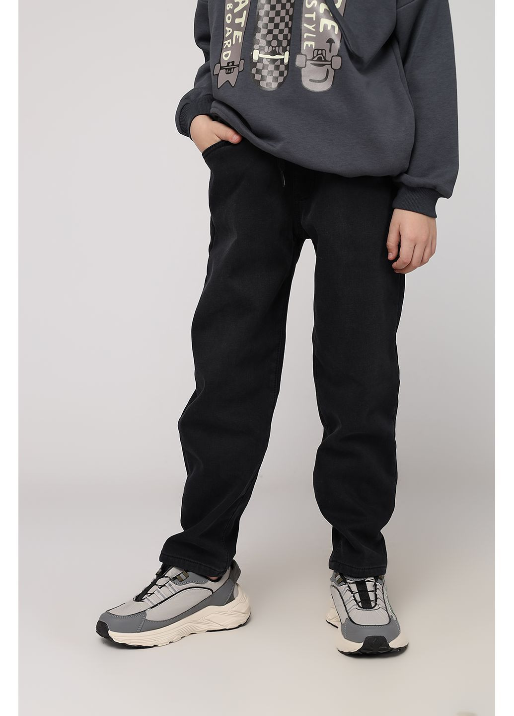 Темно-серые зимние джинсы carrot для мальчика цвет темно-серый цб-00286566 Yuki