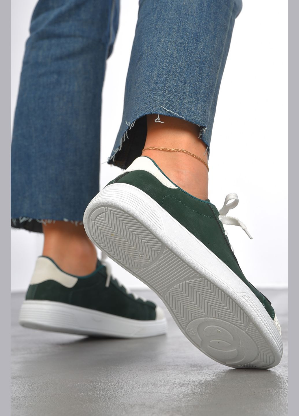 Кроссовки женские темно-зеленого цвета на шнуровке Let's Shop темно-зелёные демисезоны (301196716)
