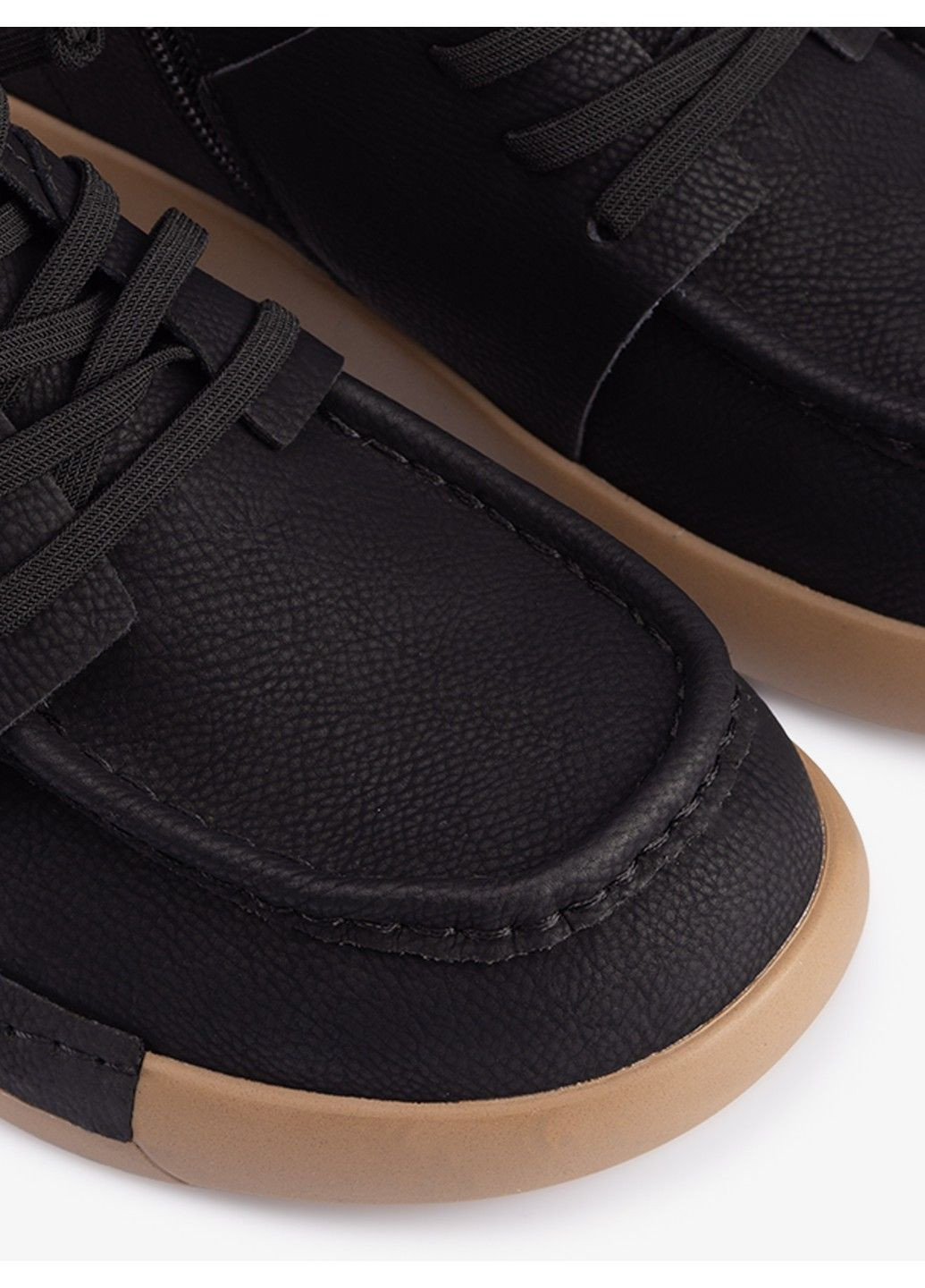 Осенние женские ботинки на низком ходу 1101455 Buts из натурального нубука