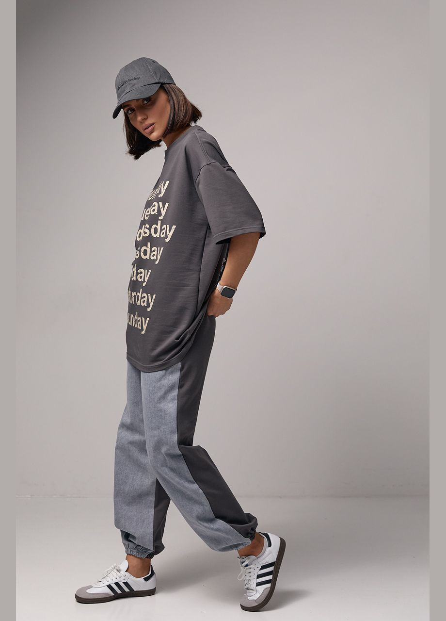 Жіночий костюм-двійка з футболкою та джоггерами - темно-сірий Lurex (282957562)
